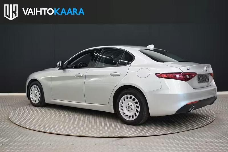 Käytetty Alfa Romeo Giulia Super 180 HP (132 kW) 2016 Sedan