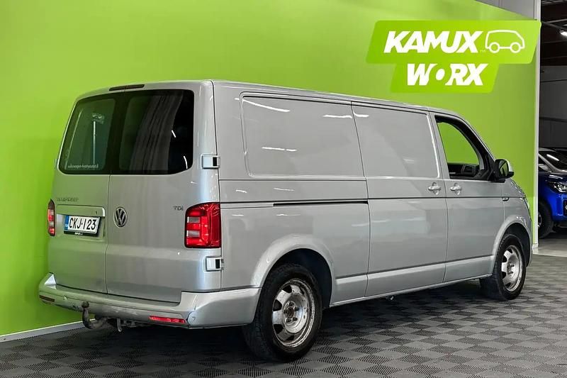Käytetty VW T6 102 HP (75 kW) 2016 Hopea / harmaa Van