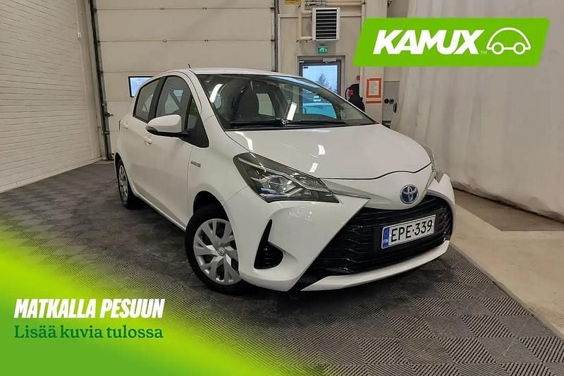 Käytetty Toyota Yaris Hybrid 73 HP (53 kW) 2018 Valkoinen Sedan
