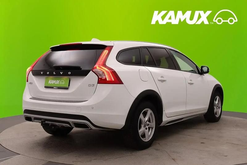 Käytetty Volvo V60 CC Momentum 204 HP (150 kW) 2015 Valkoinen Farmari