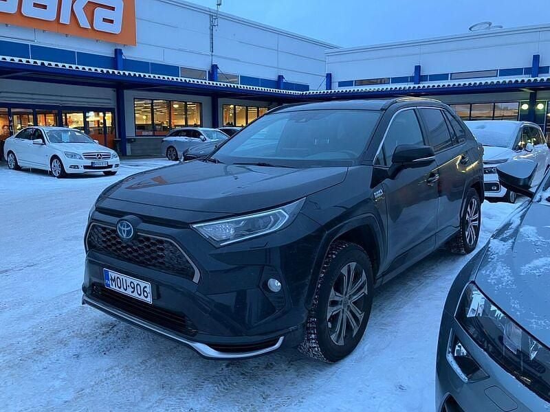 Käytetty Toyota RAV4 185 HP (136 kW) 2021 Katumaasturi