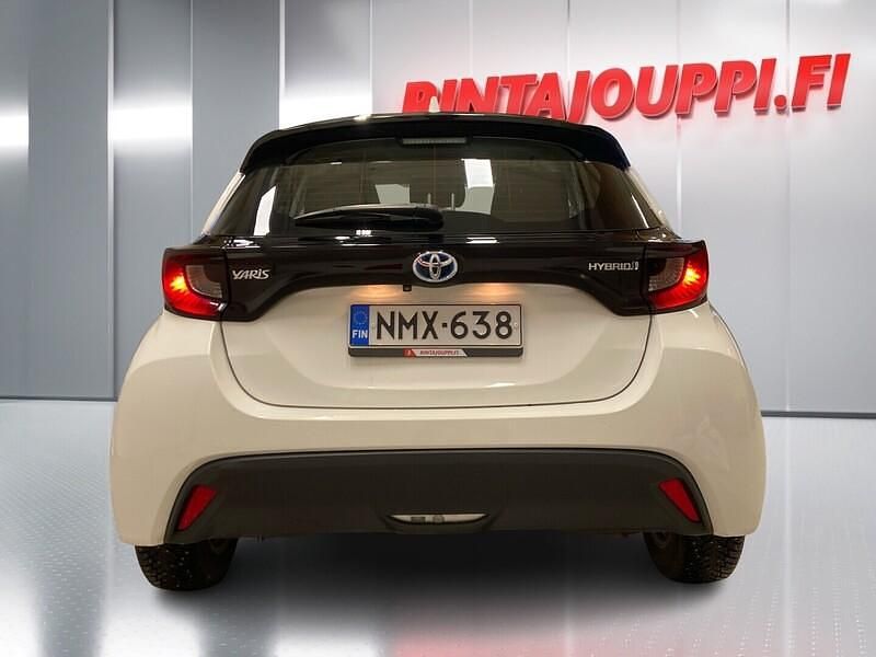 Käytetty Toyota Yaris Hybrid Active 116 HP (85 kW) 2022 Viistoperä