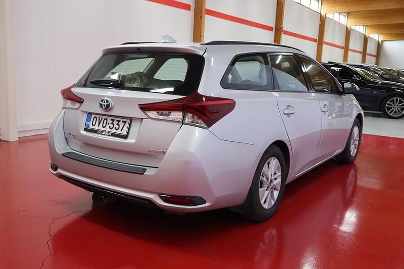 Käytetty Toyota Auris Touring Sports Edition 135 HP (99 kW) 2017 Hopea Farmari