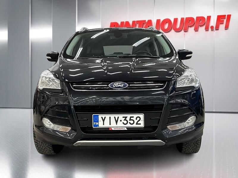 Käytetty Ford Kuga Titanium 150 HP (110 kW) 2015 Musta Katumaasturi