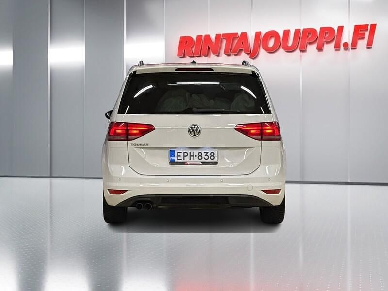 Käytetty VW Touran Comfortline 150 HP (110 kW) 2018 Tila-auto