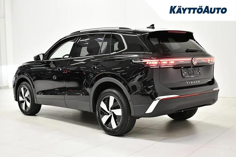 Uusi VW Tiguan Elegance 204 HP (150 kW) 2026 Grenadilla black met Katumaasturi