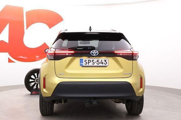 Käytetty Toyota Yaris Cross Plus 116 HP (85 kW) 2024 Brass gold/black (2v Katumaasturi