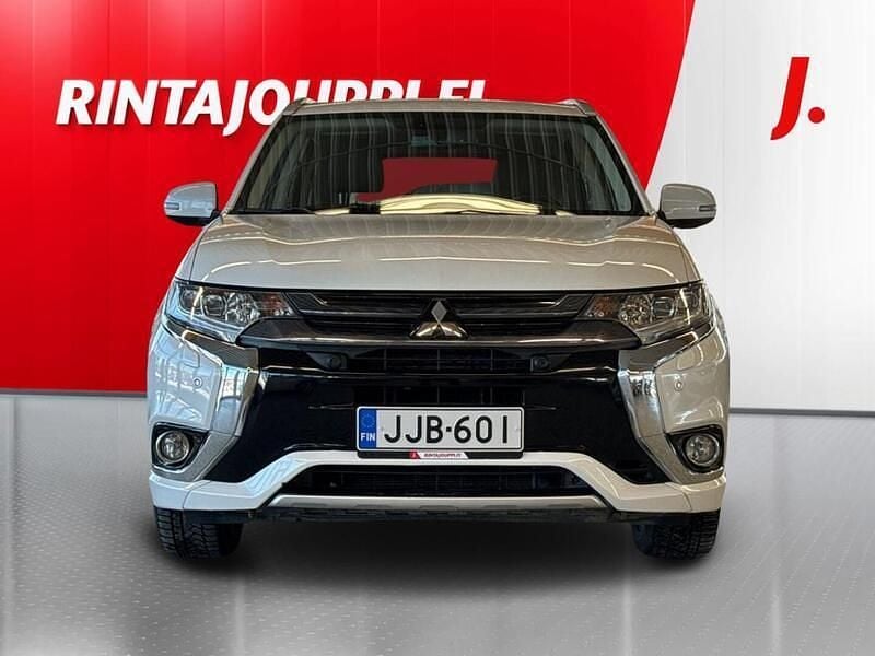 Käytetty Mitsubishi Outlander P-HEV Instyle 121 HP (88 kW) 2016 Valkoinen Farmari
