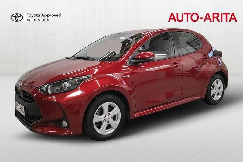 Käytetty Toyota Yaris Hybrid Active 116 HP (85 kW) 2021 Punainen Viistoperä