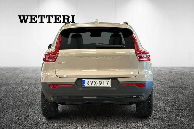 Käytetty Volvo EX40 Plus 300 kW (408 HP) 2025 Katumaasturi