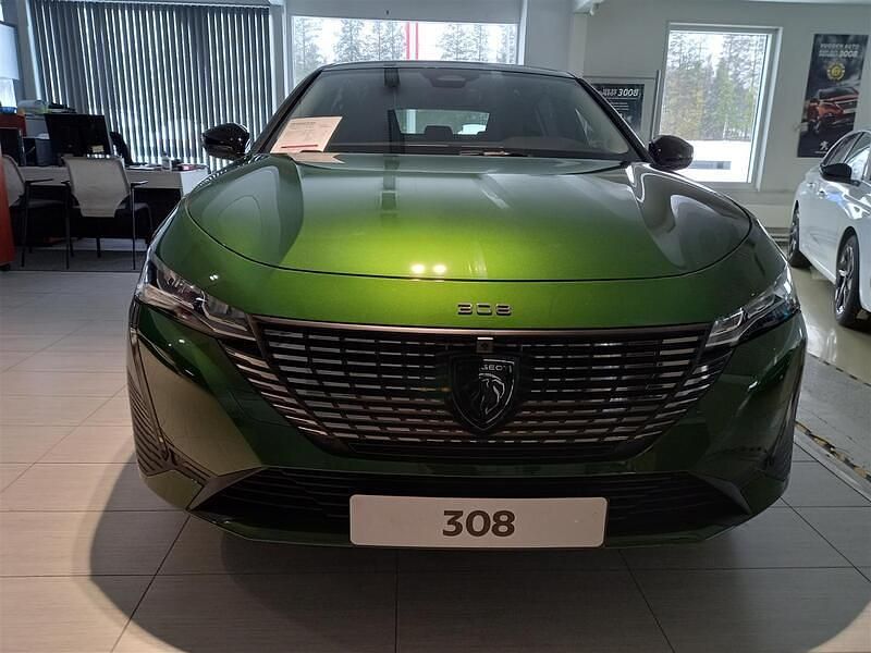 Käytetty Peugeot e-308 Allure 114 kW (156 HP) 2024 Vihreä Viistoperä
