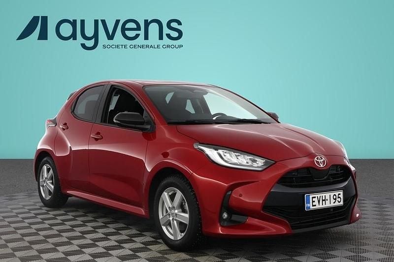 Käytetty Toyota Yaris Hybrid Style 116 HP (85 kW) 2024 Punainen Viistoperä