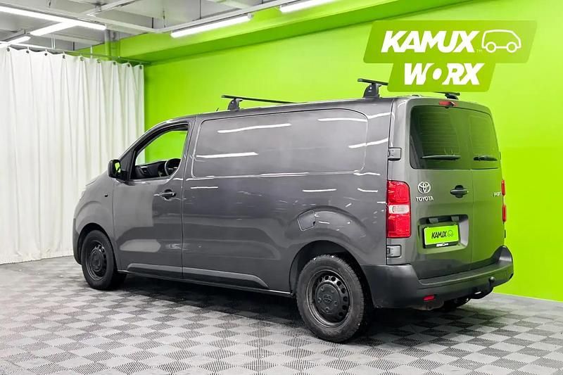 Käytetty Toyota Proace 166 HP (122 kW) 2016 Hopea / harmaa Tila-auto