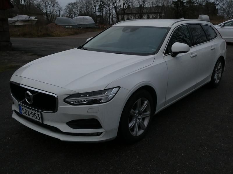 Valkoinen Käytetty 2018 Volvo V90 Momentum Farmari | 16 250 € (Hieman kallis) - Kuva 1/4