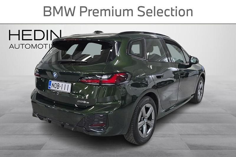 Käytetty BMW 225 Active Tourer M Sport 245 HP (180 kW) 2025 Vihreä Tila-auto