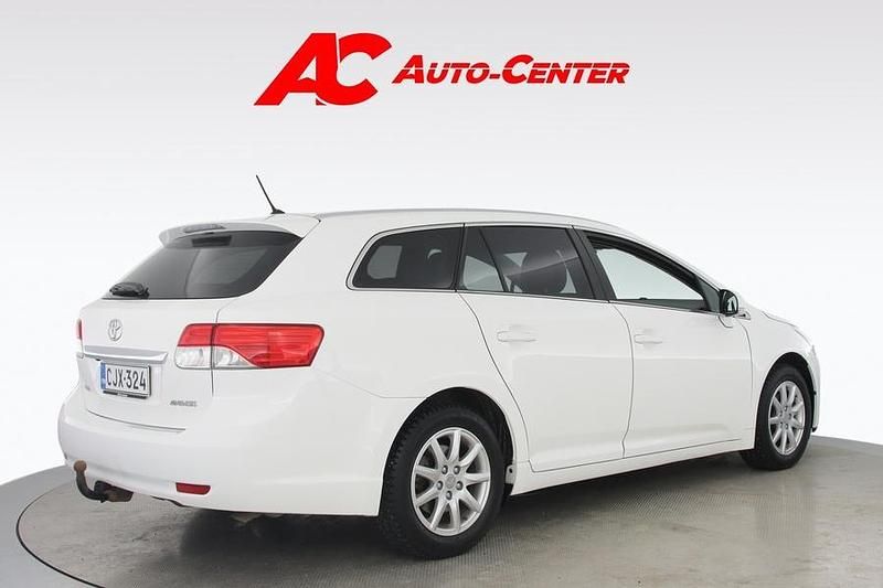 Käytetty Toyota Avensis Active 124 HP (91 kW) 2015 Valkoinen Farmari