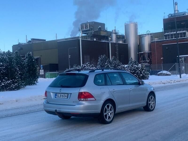 Käytetty VW Golf V Comfortline 105 HP (77 kW) 2009 Farmari