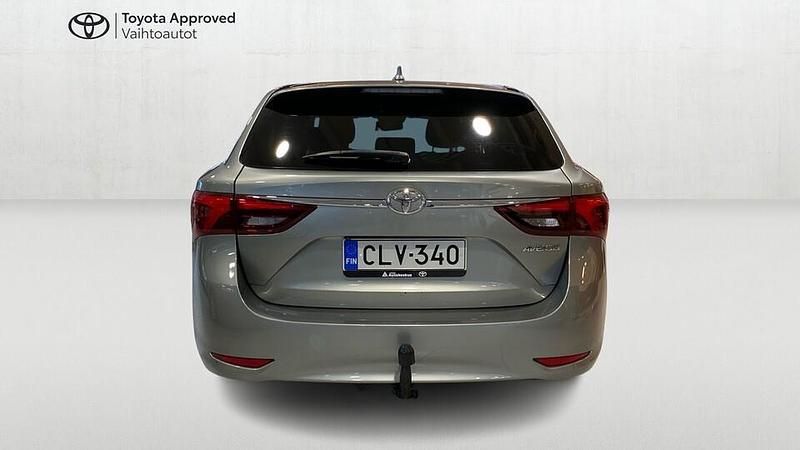 Käytetty Toyota Avensis Business Edition 147 HP (108 kW) 2018 Harmaa Farmari