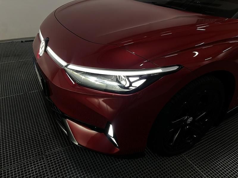 Käytetty VW ID.7 GTX 250 kW (340 HP) 2025 Punainen Viistoperä