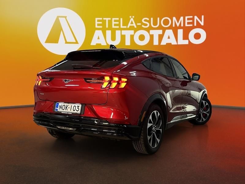 Käytetty Ford Mustang Mach-E Premium 197 kW (269 HP) 2023 Punainen Katumaasturi