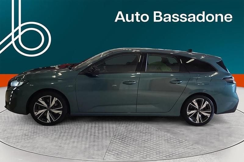 Käytetty Peugeot 308 SW Active 180 HP (132 kW) 2022 Farmari