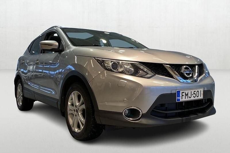 Käytetty Nissan Qashqai N-Connecta 116 HP (85 kW) 2016 Hopea Katumaasturi