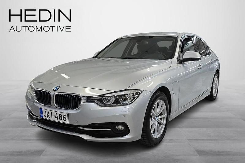 Käytetty BMW 330e Exclusive 184 HP (135 kW) 2017 Hopea Sedan