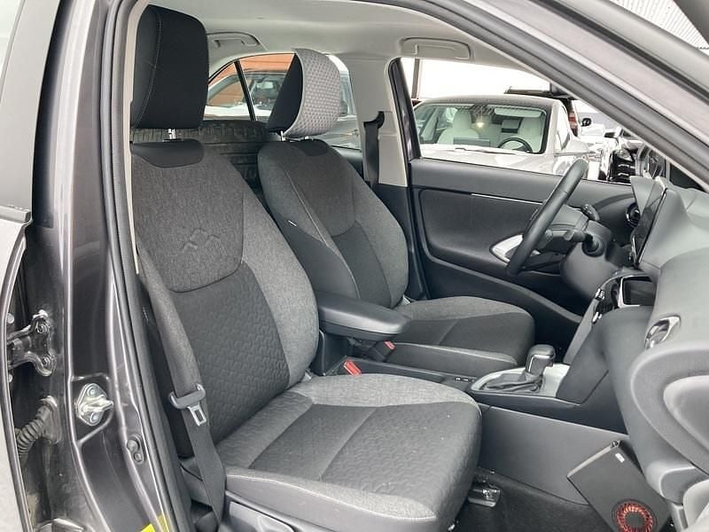 Käytetty Toyota Yaris Cross Active 116 HP (85 kW) 2023 Katumaasturi