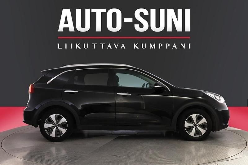 Käytetty Kia Niro EX 105 HP (77 kW) 2017 Musta Katumaasturi
