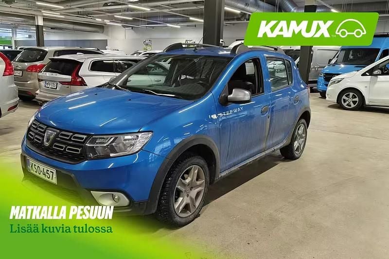 Käytetty Dacia Sandero Stepway 90 HP (66 kW) 2016 Sininen Sedan