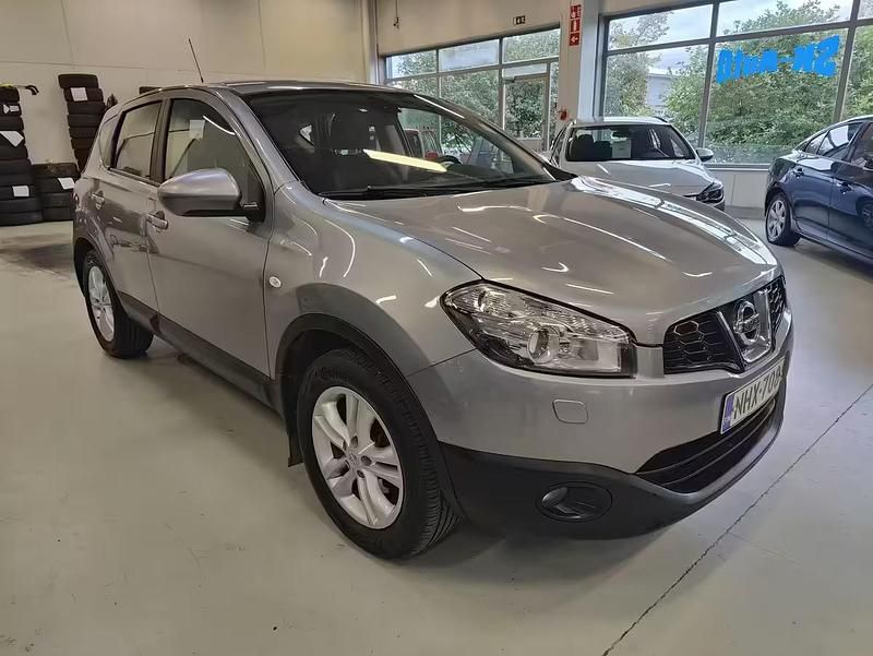 Käytetty Nissan Qashqai Acenta 110 HP (80 kW) 2011 Katumaasturi