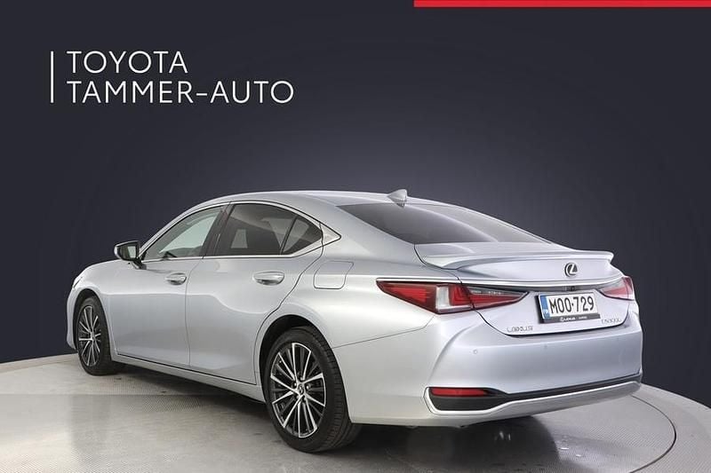 Käytetty Lexus ES300H Business Edition 178 HP (130 kW) 2023 Hopea Sedan