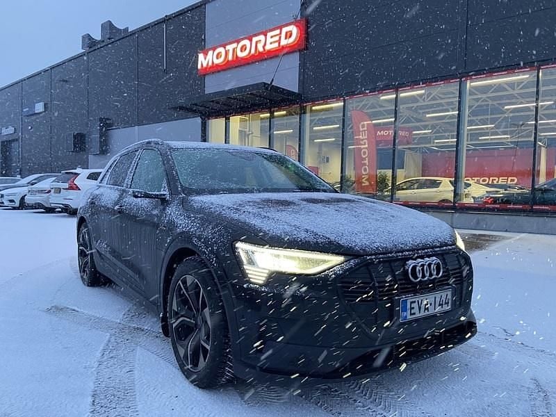 Käytetty 2019 Audi e-tron Katumaasturi | 31 490 € (Perustarjous) - Kuva 1/4