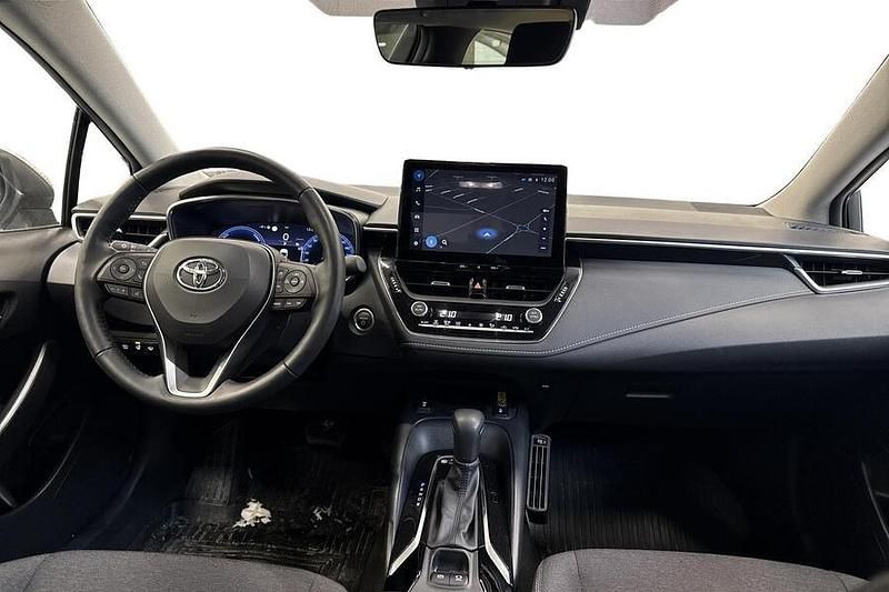 Käytetty Toyota Corolla Edition 140 HP (102 kW) 2024 Hopea Sedan