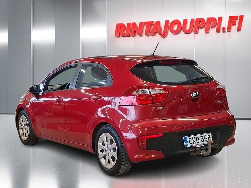 Käytetty Kia Rio LX 84 HP (61 kW) 2017 Punainen Viistoperä