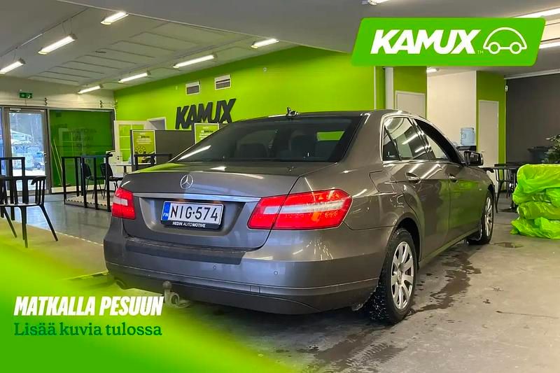 Käytetty Mercedes E200 184 HP (135 kW) 2011 Hopea / harmaa Sedan