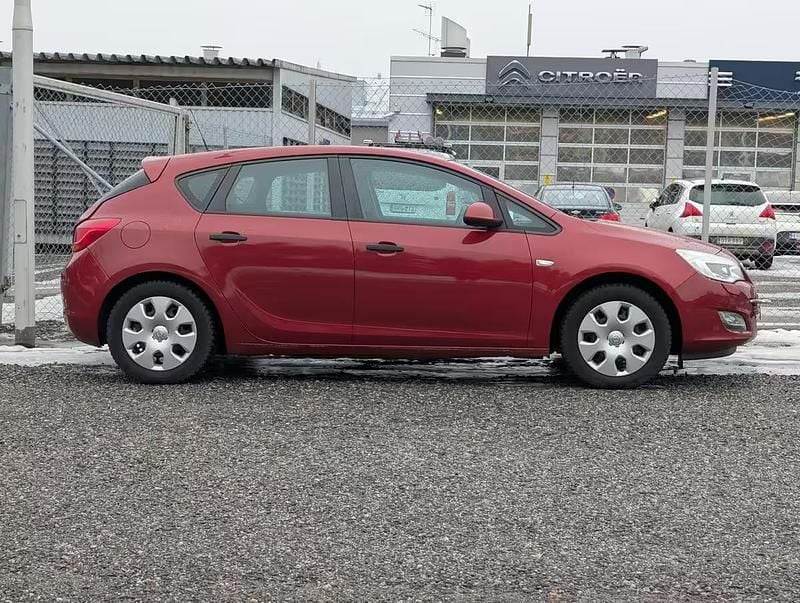 Käytetty Opel Astra Enjoy 120 HP (88 kW) 2012