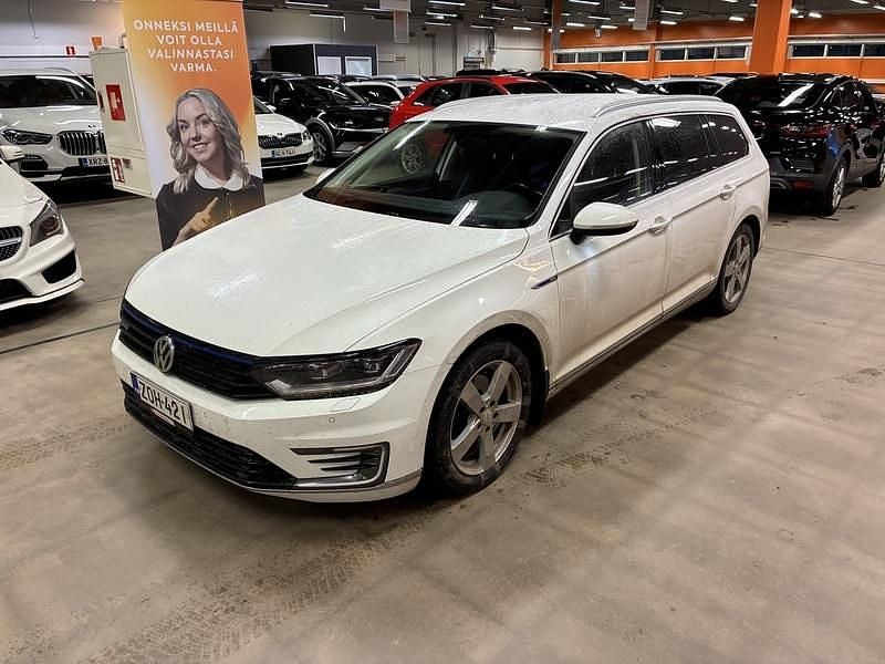 Käytetty 2017 VW Passat GTE Farmari | 15 800 € (Perustarjous) - Kuva 1/4