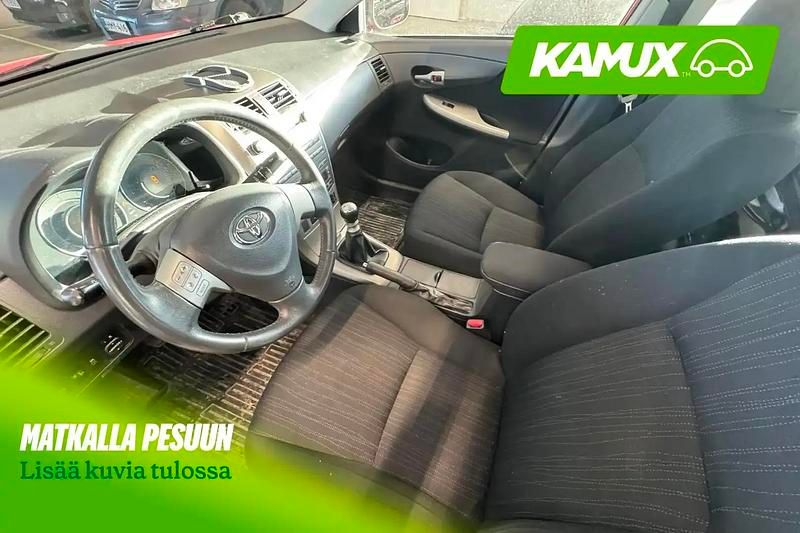 Käytetty Toyota Corolla Sol 132 HP (97 kW) 2011 Punainen Sedan