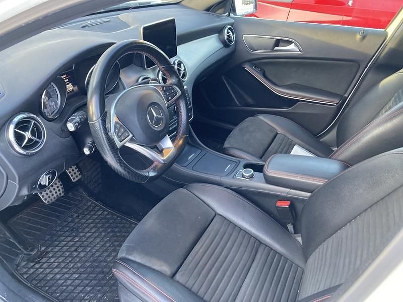 Käytetty Mercedes GLA200 Business 136 HP (100 kW) 2016 Valkoinen Katumaasturi