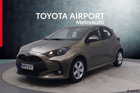 Ruskea (beige) Käytetty 2024 Toyota Yaris Active Viistoperä | 21 490 € (Perustarjous) - Kuva 1/4