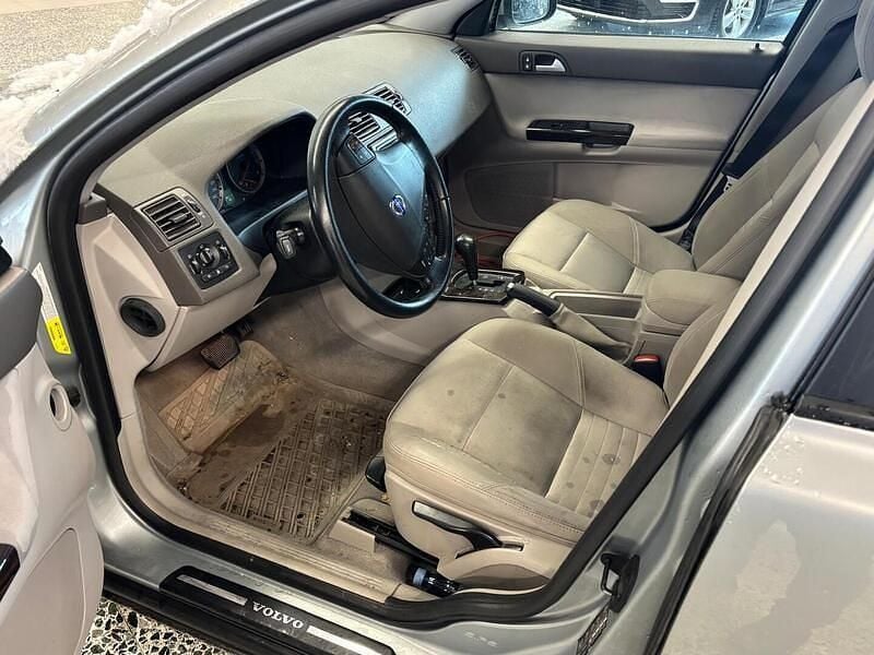 Käytetty Volvo S40 Momentum 140 HP (102 kW) 2007 Harmaa Sedan