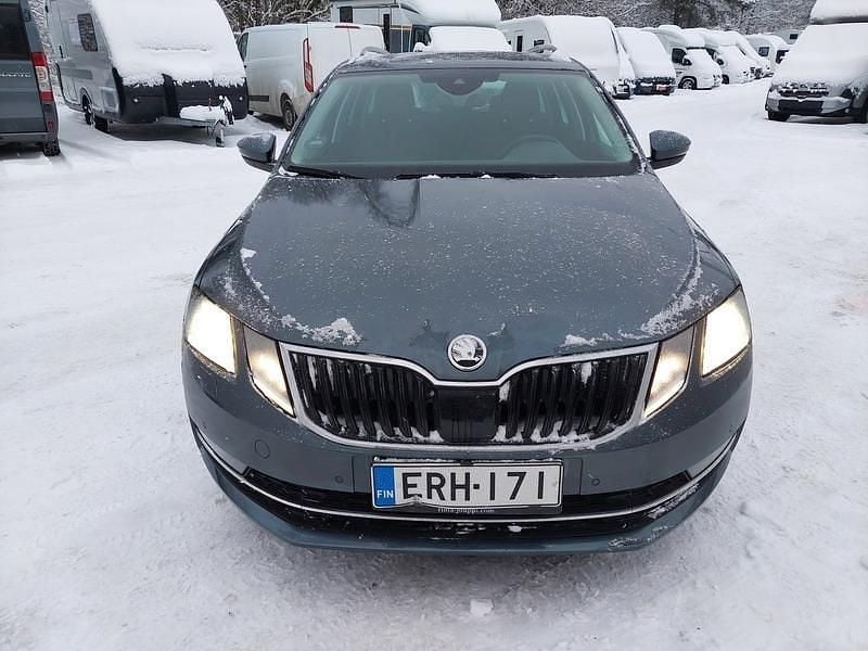 Käytetty Skoda Octavia Business Line 150 HP (110 kW) 2019 Harmaa Farmari