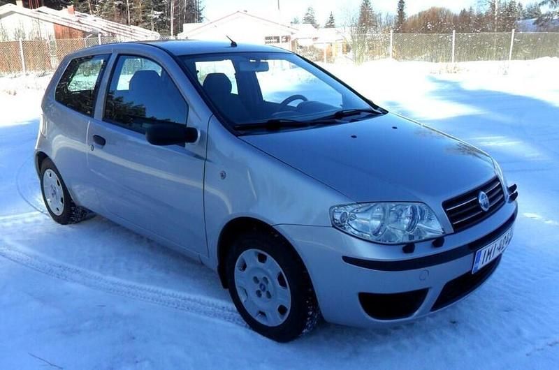 Käytetty Fiat Punto 60 HP (44 kW) 2005 Viistoperä