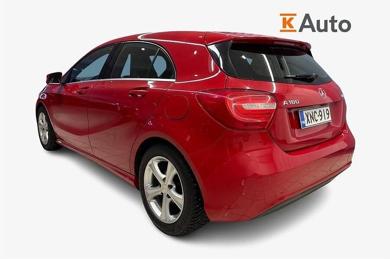 Käytetty Mercedes A180 Business 109 HP (80 kW) 2013 Viistoperä