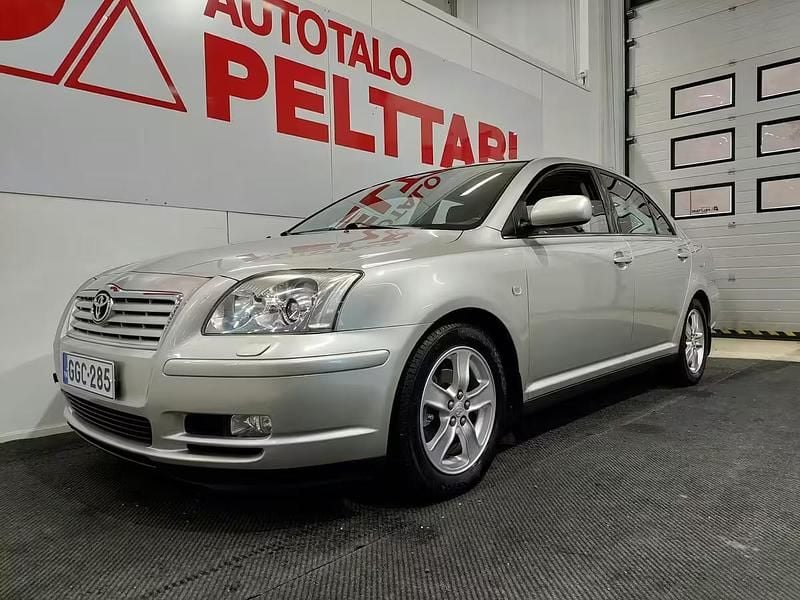 Käytetty Toyota Avensis Terra 110 HP (80 kW) 2005 Hopea Sedan