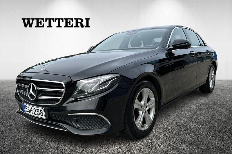 Musta Käytetty 2020 Mercedes E220 Business Sedan | 17 900 € (Hyvä tarjous) - Kuva 1/4
