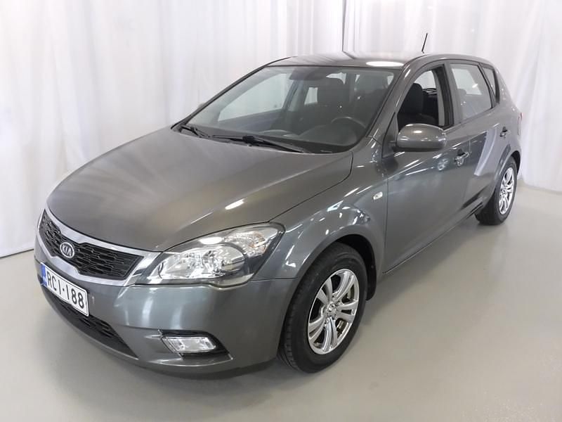 Käytetty Kia Ceed EX 124 HP (91 kW) 2010 Hopea Viistoperä