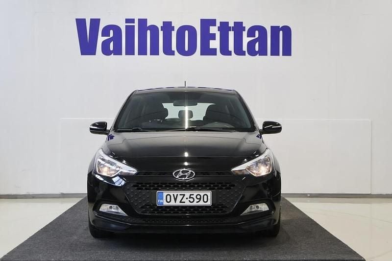 Käytetty Hyundai i20 75 HP (55 kW) 2018 Musta Viistoperä