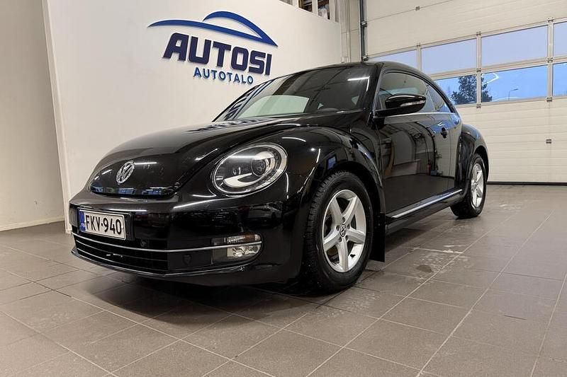 Käytetty VW Beetle Design 105 HP (77 kW) 2013 Musta Viistoperä